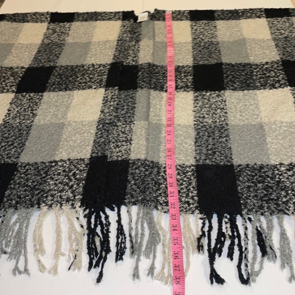 WOOLRICH  OS TALL SWEATER SERAPE CAPE Plaids of Black and Grays Long Fringe @Hem - Picture 8 of 12